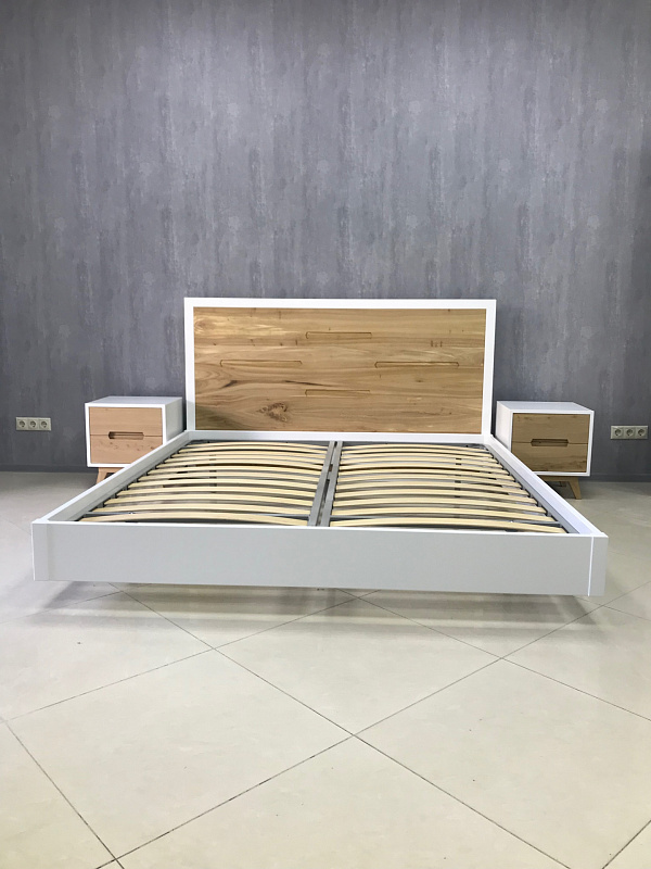Кровать из МДФ с вставками из массива